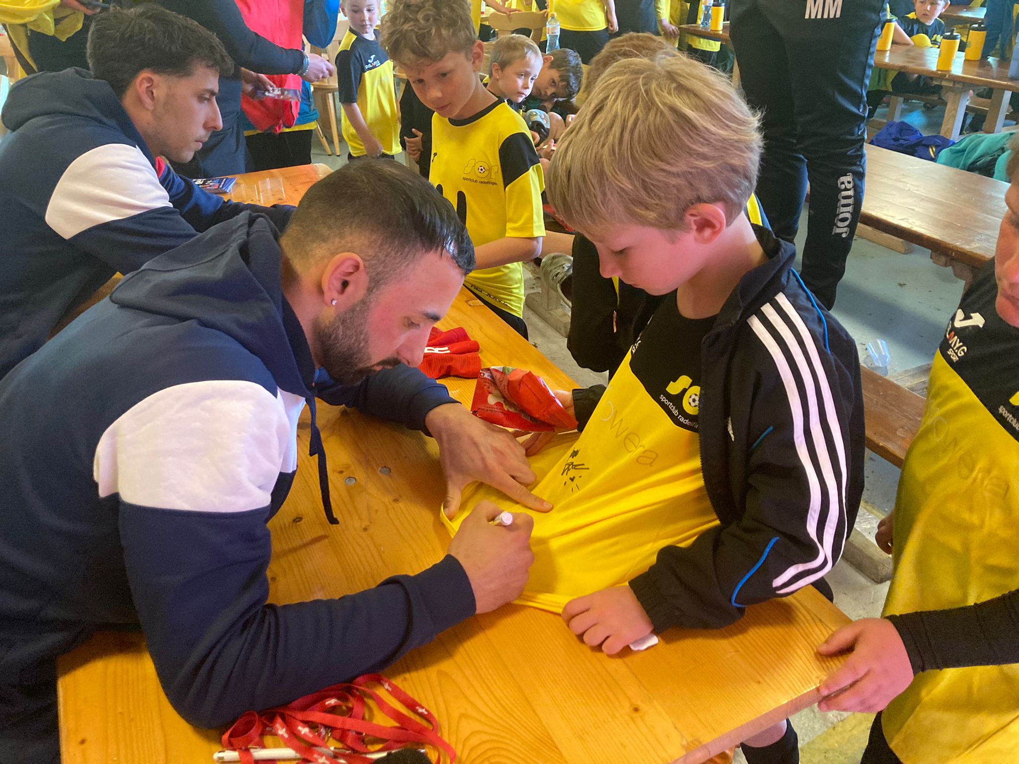Der FCB zu Besuch im KidsCamp des SC Radelfingen